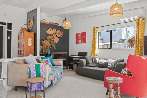 Photo of property in 39 Tiromoana Road, Raumati South, Paraparaumu, 5032