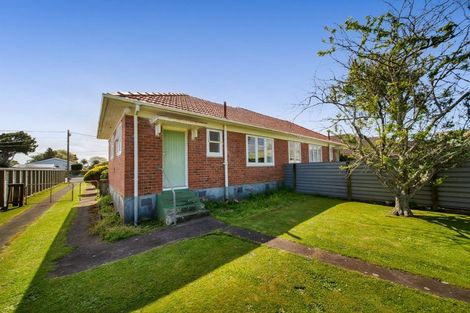 Photo of property in 40-42 Dixon Avenue, Hawera, 4610