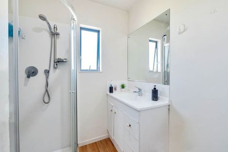 Photo of property in 11 Loughanure Place, Massey, Auckland, 0614