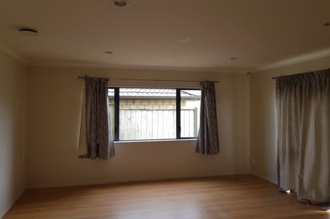 Photo of property in 11 Bridgefield Crescent, Flat Bush, Auckland, 2016