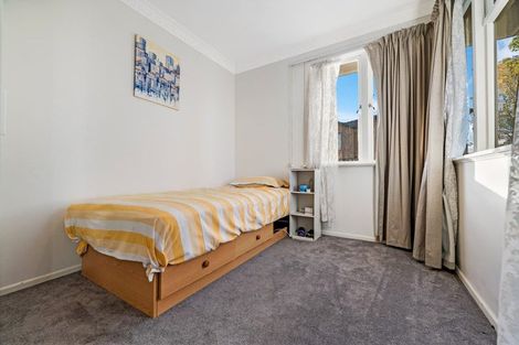 Photo of property in 27 Fairdene Avenue, Henderson, Auckland, 0610