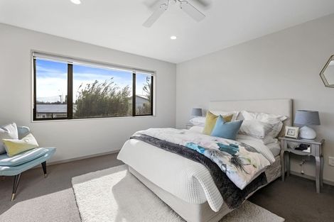 Photo of property in 33 Kilkelly Avenue, Pinehill, Auckland, 0632