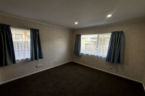 Photo of property in 1/9 Waiwera Place, Merrilands, New Plymouth, 4312