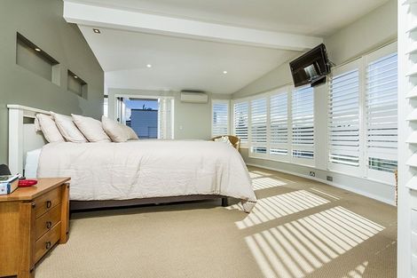 Photo of property in 1/2 Holiday Road, Milford, Auckland, 0620