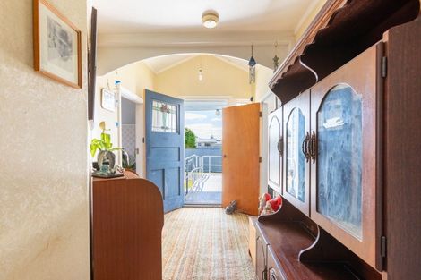 Photo of property in 2 Gladstone Street, Dannevirke, 4930