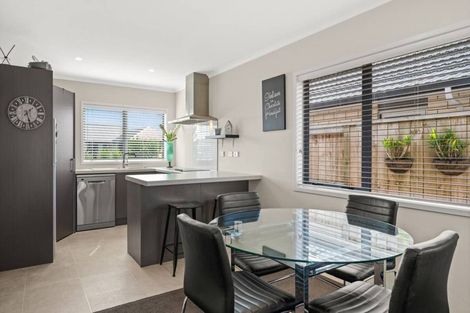 Photo of property in 11 Ponga Place, Papamoa Beach, Papamoa, 3118