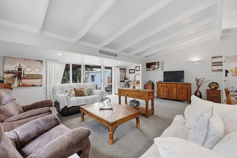 Photo of property in 100 Torkar Road, Clarks Beach, 2122