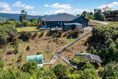 Photo of property in 13 Mount Marua Way, Timberlea, Upper Hutt, 5018