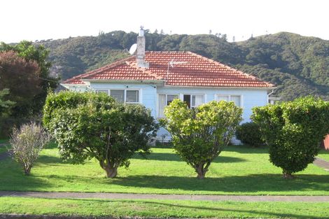 Photo of property in 2 Poole Street, Taita, Lower Hutt, 5011