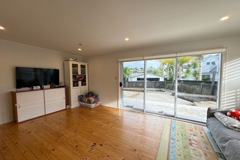 Photo of property in 1/8 Phillip Parade, Forrest Hill, Auckland, 0620