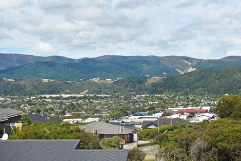 Photo of property in 19 Cosgrove Rise, Riverstone Terraces, Upper Hutt, 5018