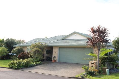 Photo of property in 2 Caldbeck Rise, Northpark, Auckland, 2013
