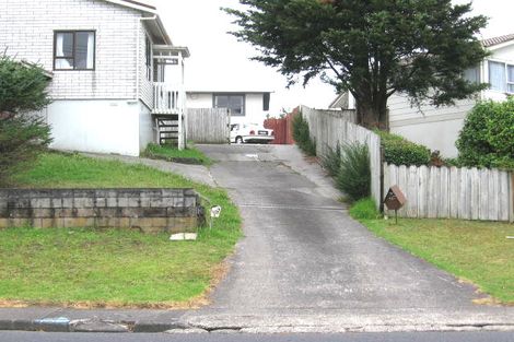Photo of property in 100 Millbrook Road, Sunnyvale, Auckland, 0612