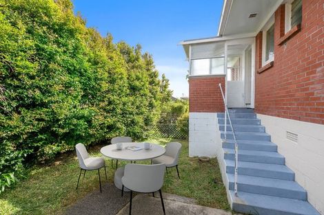 Photo of property in 2/619 Beach Road, Rothesay Bay, Auckland, 0630