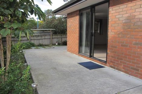 Photo of property in 2 Rapaki Place, Te Atatu Peninsula, Auckland, 0610