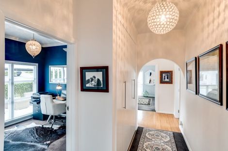 Photo of property in 14 Havelock Road, Hospital Hill, Napier, 4110