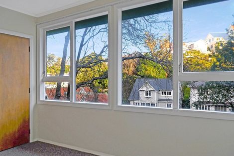 Photo of property in 32 Ngaio Road, Kelburn, Wellington, 6012