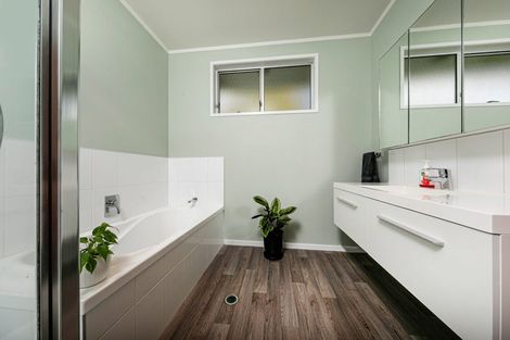 Photo of property in 7 Highlight Parade, Te Atatu South, Auckland, 0610