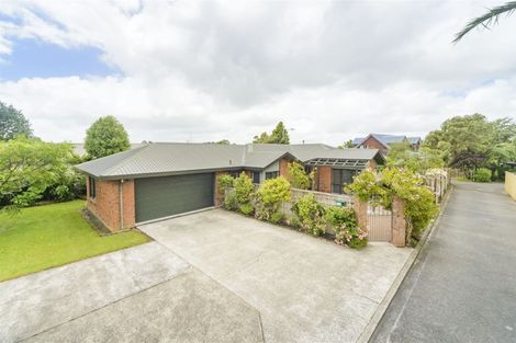 Photo of property in 127 Summerhill Drive, Fitzherbert, Palmerston North, 4410