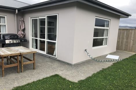 Photo of property in 15 Coutts Way, Fitzherbert, Palmerston North, 4410