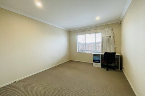 Photo of property in 10 Wye Oak Drive, Schnapper Rock, Auckland, 0632