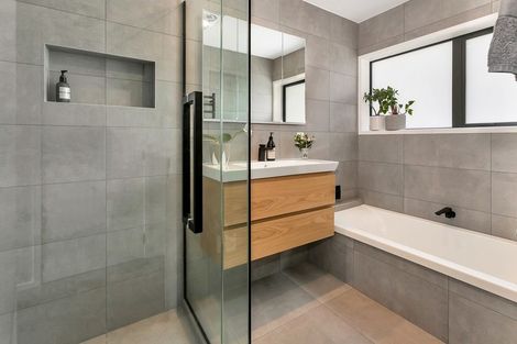 Photo of property in 2/41 Wright Road, Point Chevalier, Auckland, 1022