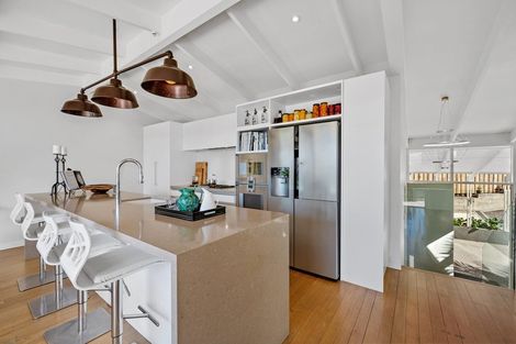 Photo of property in 32 Seaview Avenue, Northcote, Auckland, 0627