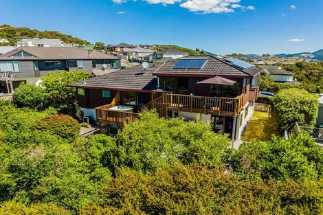 Photo of property in 12 Dornoch Place, Papakowhai, Porirua, 5024