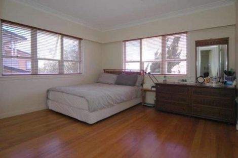 Photo of property in 77 Ocean View Road, Hillcrest, Auckland, 0627