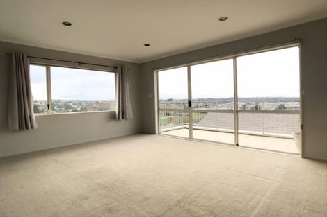 Photo of property in 16 Mcfetridge Place, Hillcrest, Auckland, 0627