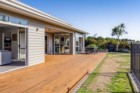 Photo of property in 9a Dolphin Parade, Bell Block, New Plymouth, 4312