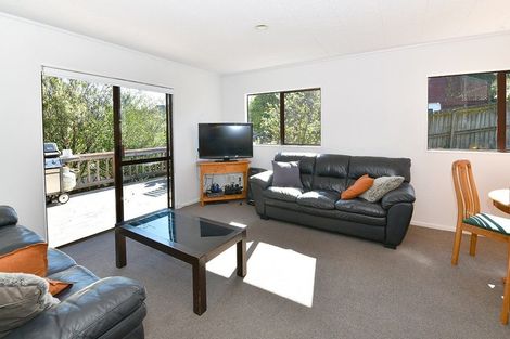 Photo of property in 2/88 Athena Drive, Totara Vale, Auckland, 0629