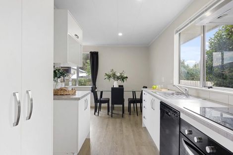 Photo of property in 82 Gilberthorpes Road, Hei Hei, Christchurch, 8042