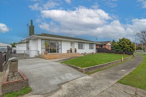 Photo of property in 124 Benmore Avenue, Cloverlea, Palmerston North, 4412
