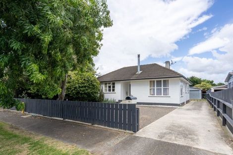 Photo of property in 18 Exeter Crescent, Takaro, Palmerston North, 4412