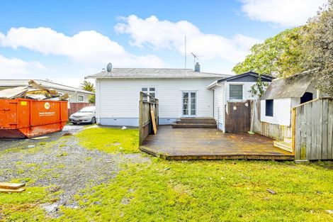 Photo of property in 2 Mckean Avenue, Manurewa, Auckland, 2102