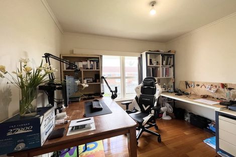 Photo of property in 1 Marsh Avenue, Forrest Hill, Auckland, 0620