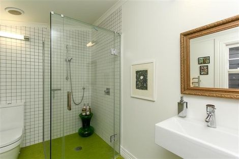 Photo of property in 77 Eliot Street, New Plymouth, 4310