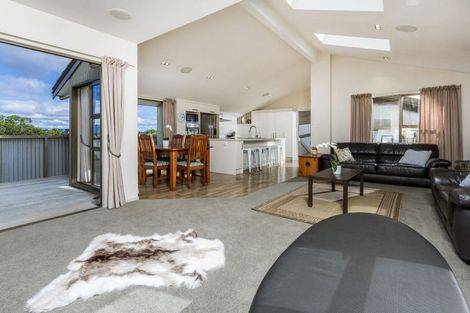 Photo of property in 1 Busbridge Place, Hillcrest, Auckland, 0627