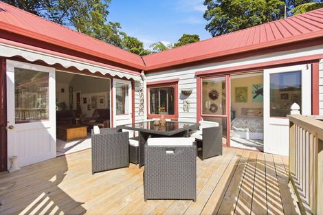 Photo of property in 75 Morley Street, New Plymouth, 4310