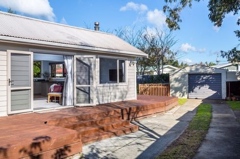 Photo of property in 16 Hardie Grove, Featherston, 5710