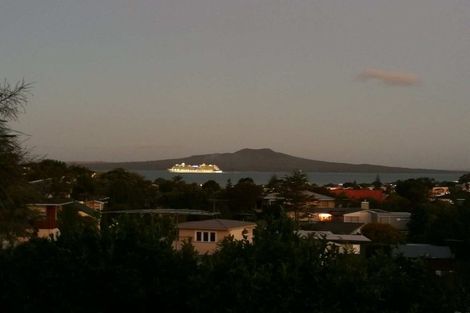 Photo of property in 86 Parr Terrace, Castor Bay, Auckland, 0620