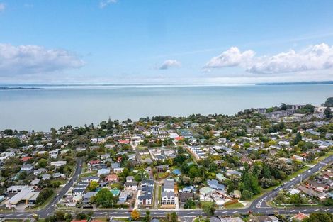 Photo of property in 5/94 Godley Road, Green Bay, Auckland, 0604