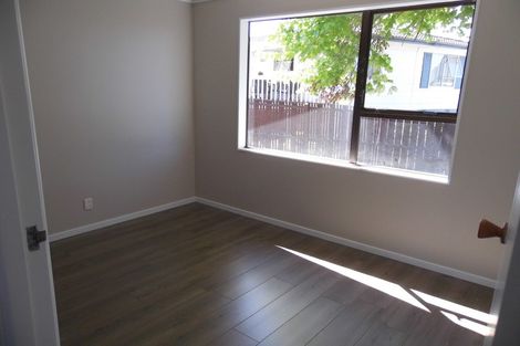 Photo of property in 1 Edgware Road, West Harbour, Auckland, 0618