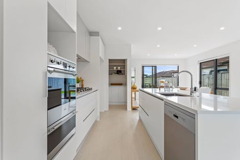 Photo of property in 77 Pepene Avenue, Takanini, Auckland, 2112