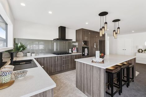 Photo of property in 16 Silver Beech Street, Takanini, 2110