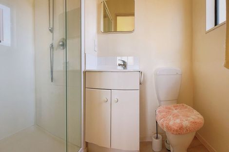 Photo of property in 72a Hepburn Road, Glendene, Auckland, 0602