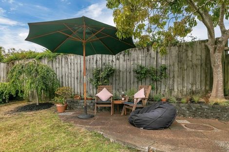 Photo of property in 1/5 Stott Avenue, Birkdale, Auckland, 0626