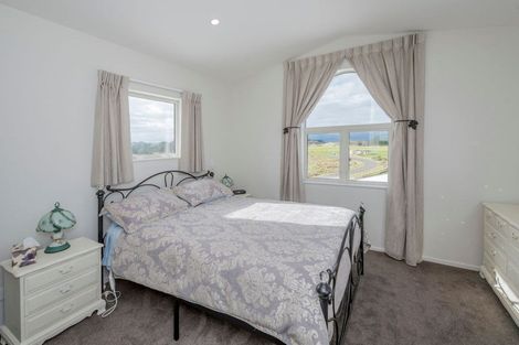Photo of property in 111 Strathnaver Drive, Waikawa Beach, Levin, 5573