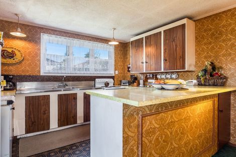 Photo of property in 8 Binsted Road, New Lynn, Auckland, 0600